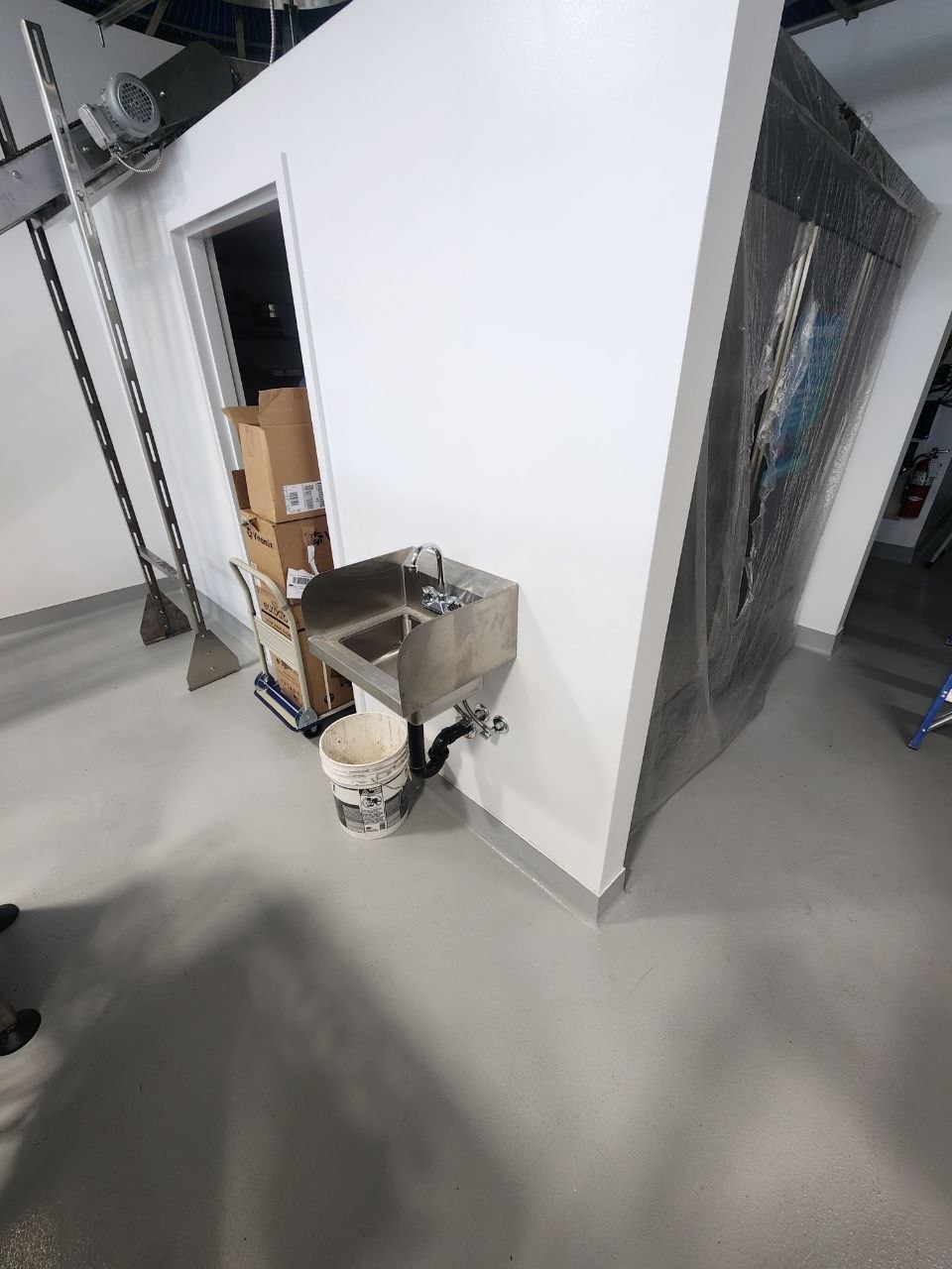 Commercial bakery handwash sink